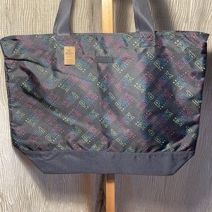 Victoria’s Secret large tote w/inside slip pocket